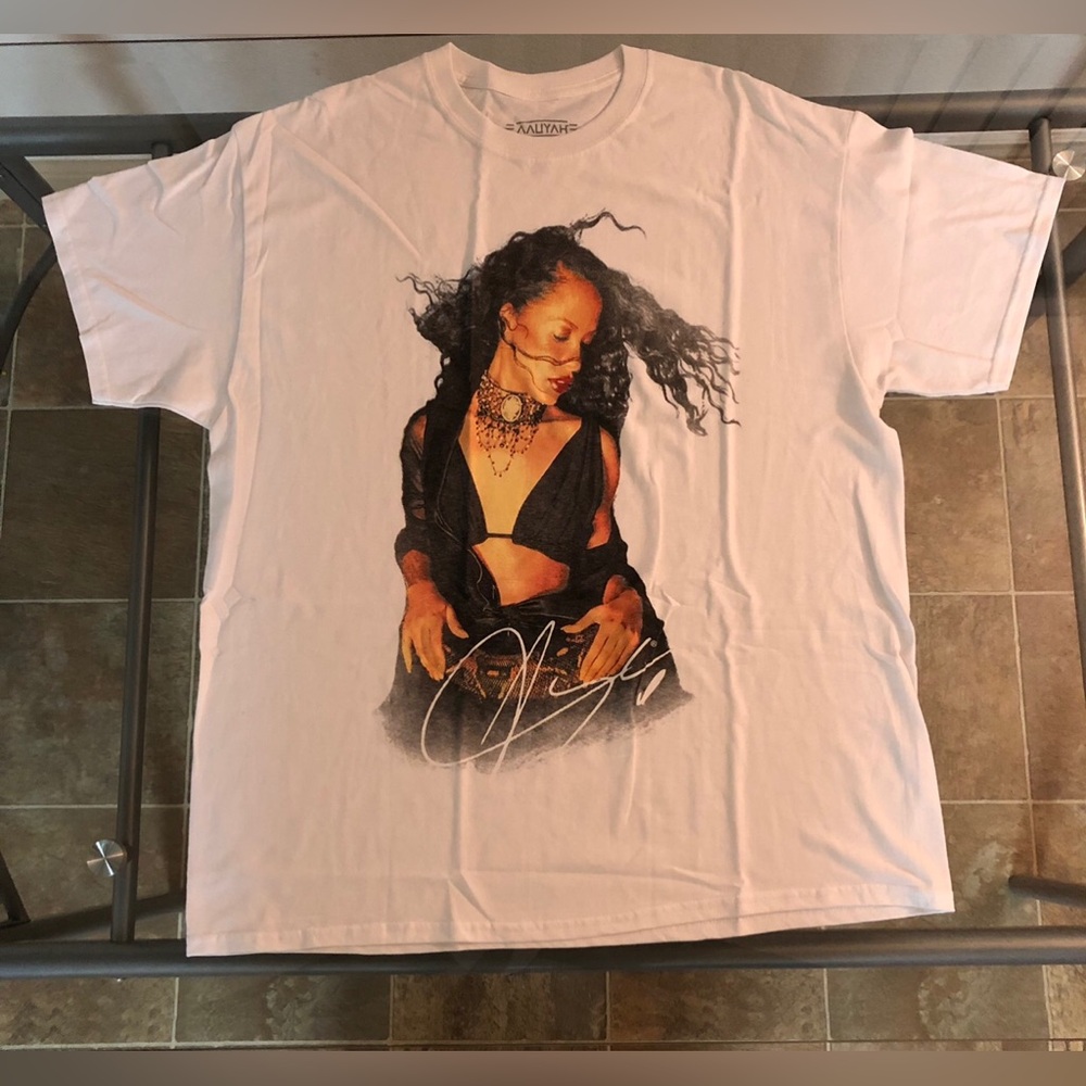 AALIYAH GRAPHIC TEE
